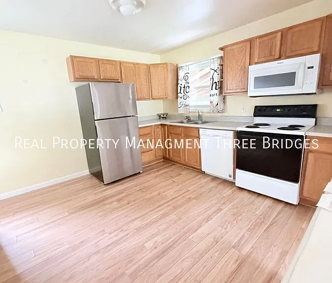 1725 Fernbrook Ln — Photo 10