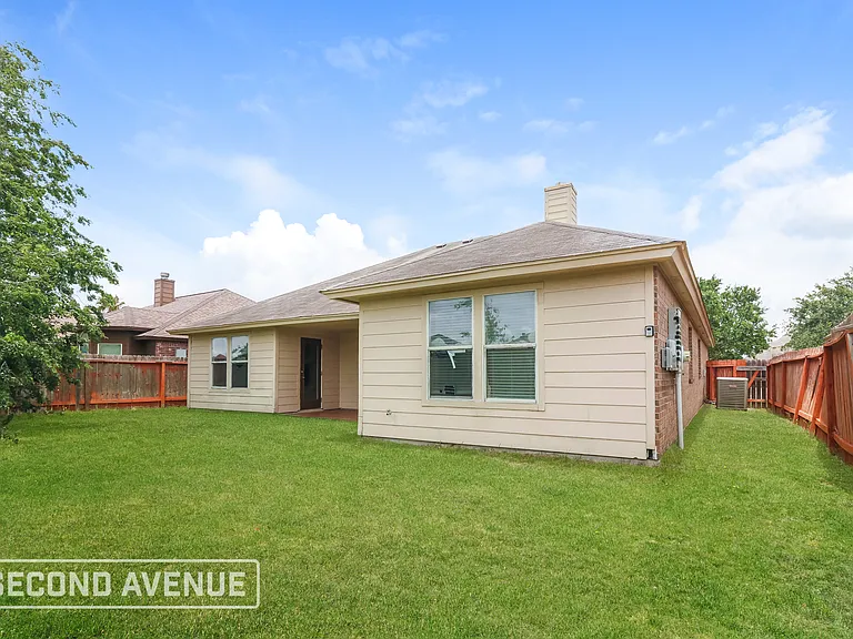 5945 Sutherland Dr — Photo 23