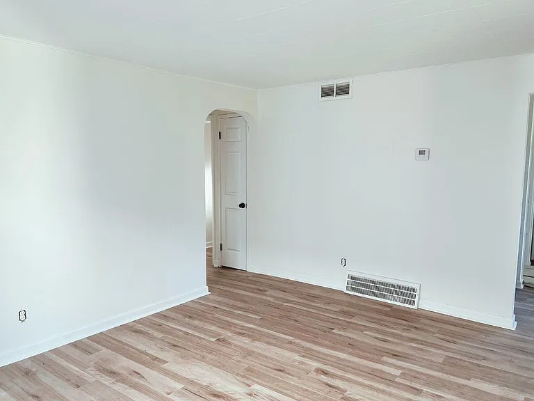 18917 Parkmount Ave — Photo 15