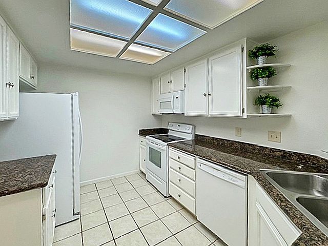 Kitchen 
Electric stove 
Dishwasher 
Refrigerator