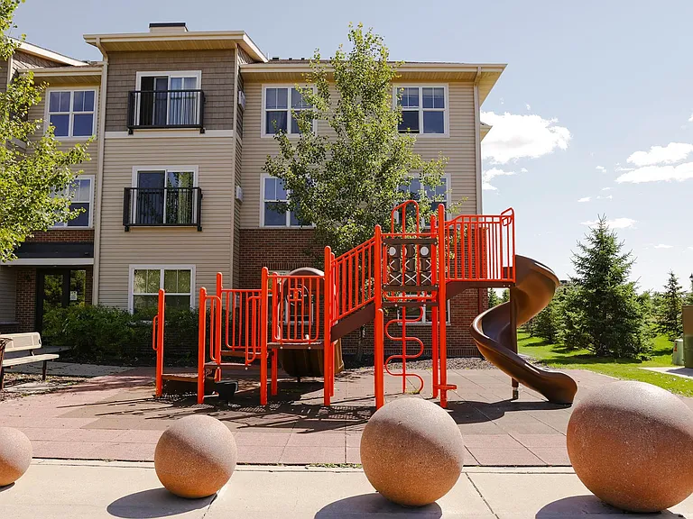 Bottineau Ridge Apartments — Photo 6