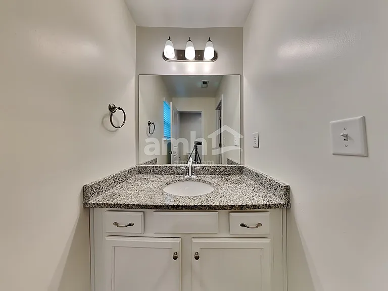 138 Cobblestone Dr — Photo 15