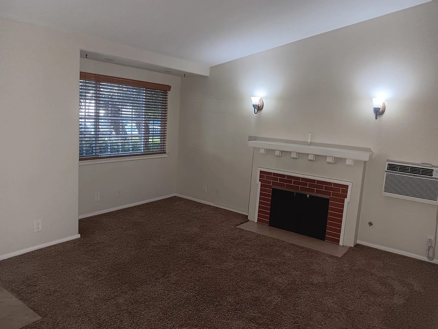 2 bed, 968 sqft, $2,695 — Photo 2