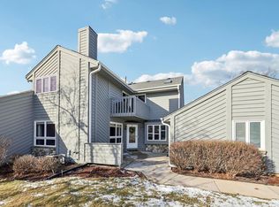 15630 W Ridge Rd, New Berlin, WI 53151