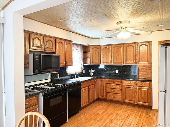 3rd image of 104 Vesper Court