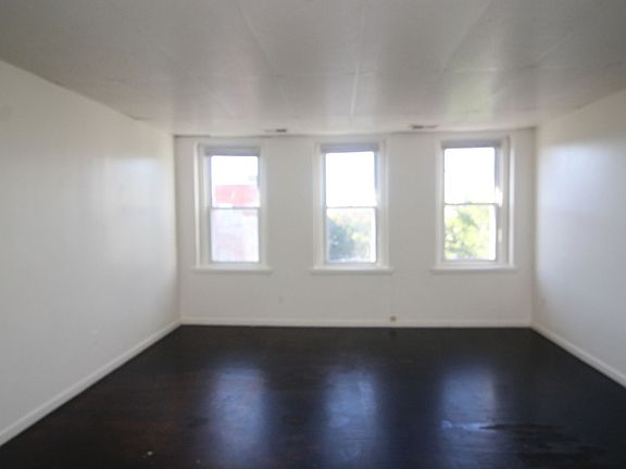 5th image of 2509 Saint Paul St APT 12