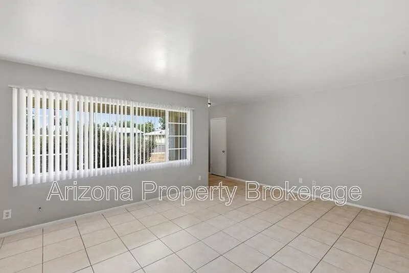 3 bed, 2.0 bath, 1481 sqft, $2,195 — Photo 3