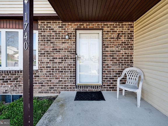 3rd image of 1740 Acorn Dr