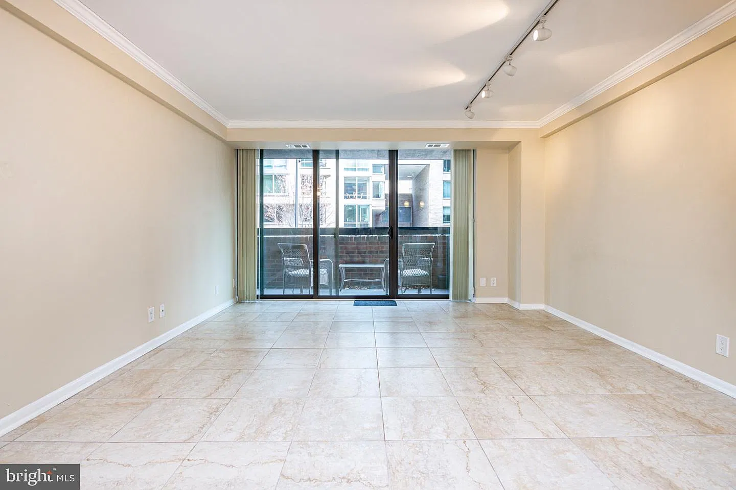 2 bed, 1000 sqft, $4,850 — Photo 3