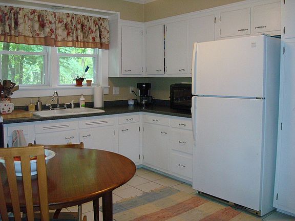 Kitchen w/pantry, ceiling fan, disposal & double sink.