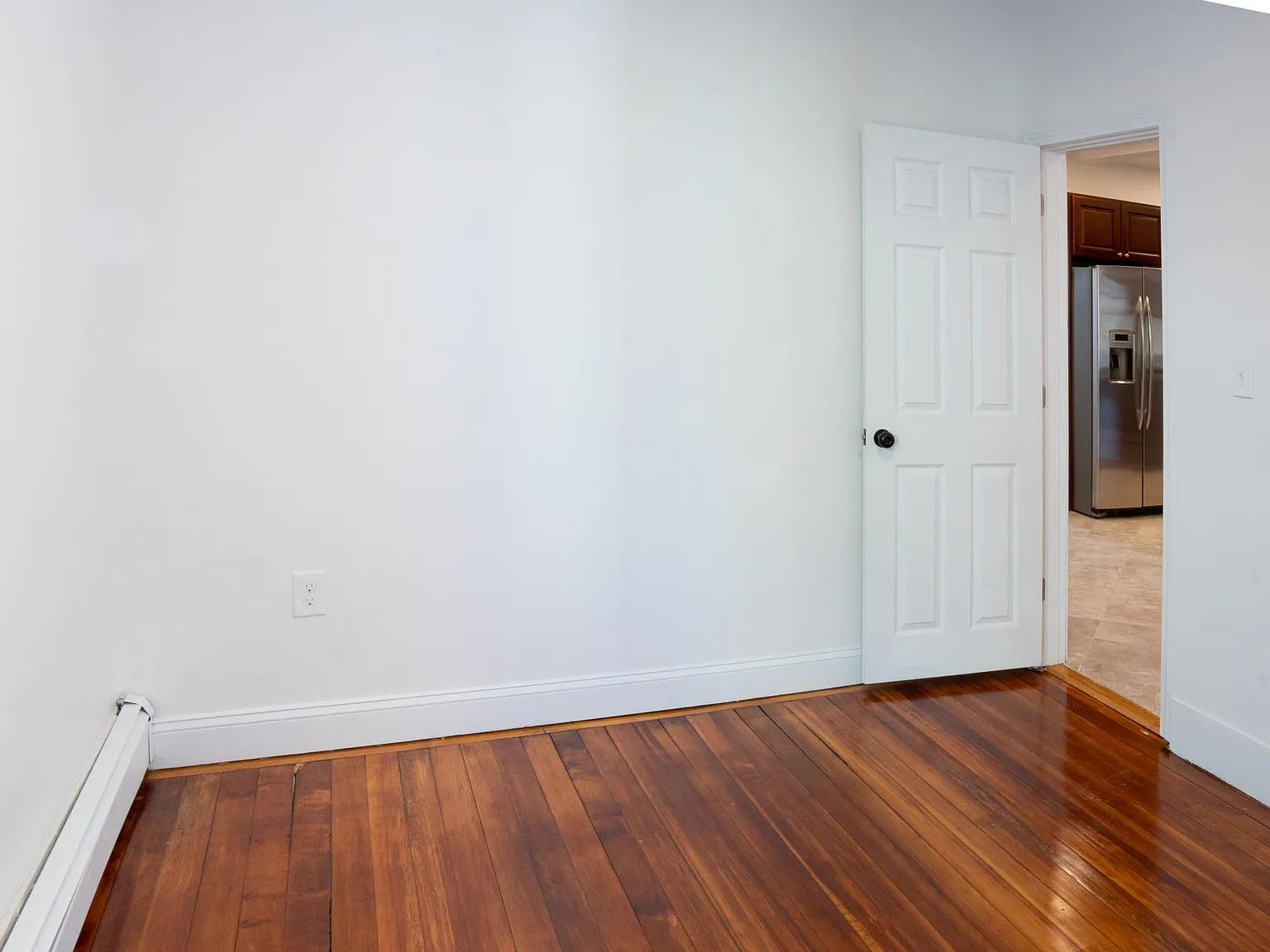 3 bed, 1400 sqft, $3,300 — Photo 4