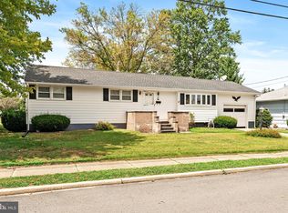 5 Delotto Dr, Hamilton, NJ 08619