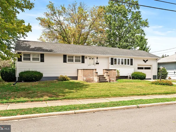 5 Delotto Dr, Hamilton, NJ 08619