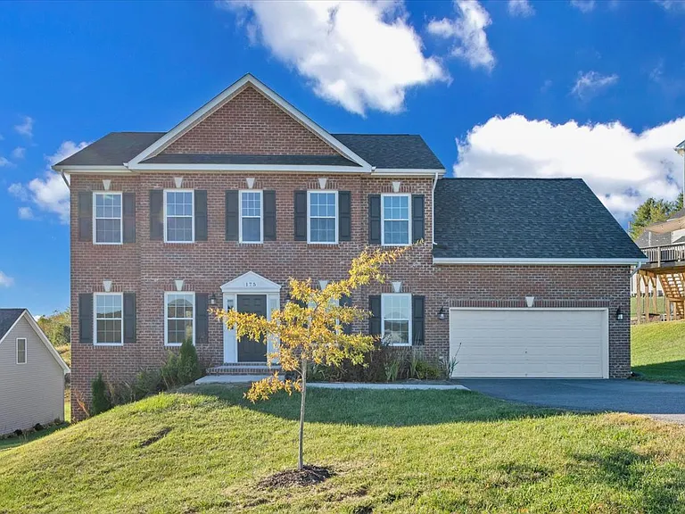 175 Bishops Gate Rd NW — Photo 2