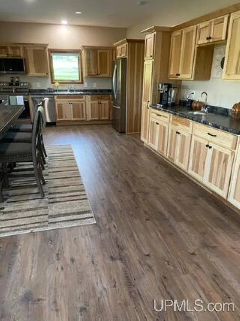 3 bed, 2.0 bath, 1440 sqft, $2,500 — Photo 3