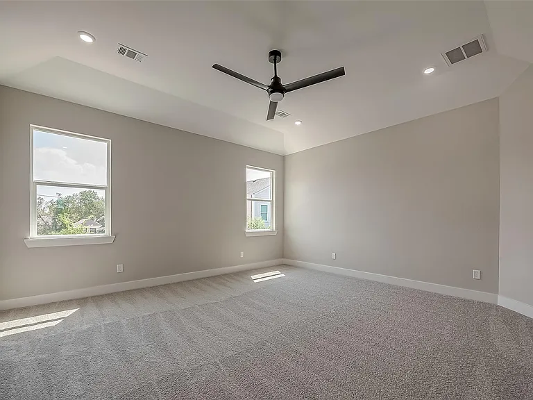 8128 Chateau St — Photo 35