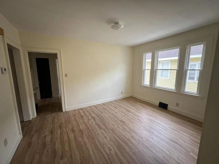 1311 Oak St — Photo 4