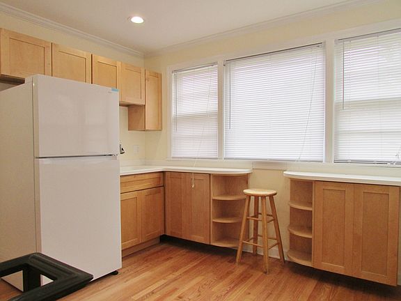 3rd image of 2921 Calwagner St