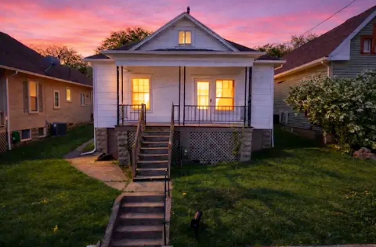 2 bed, 700 sqft, $1,100 — Photo 2