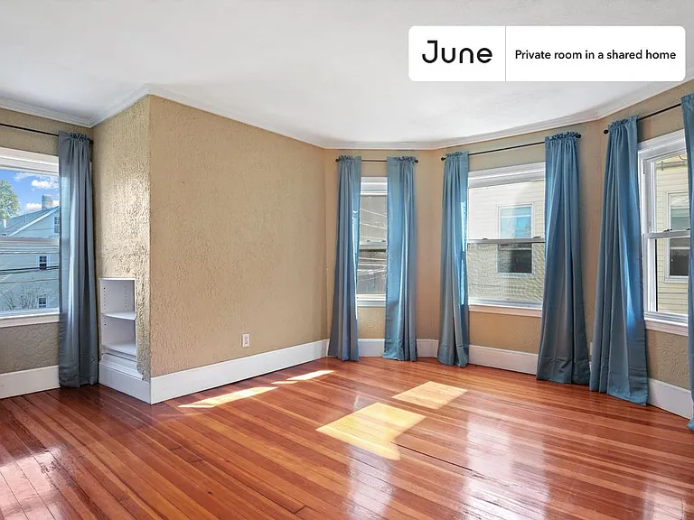 30 Royal St #C — Photo 2