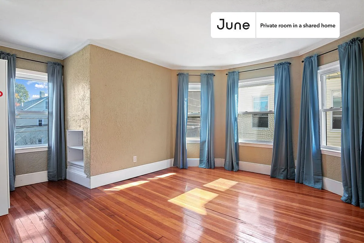 Building Photo - 30 Royal St #C