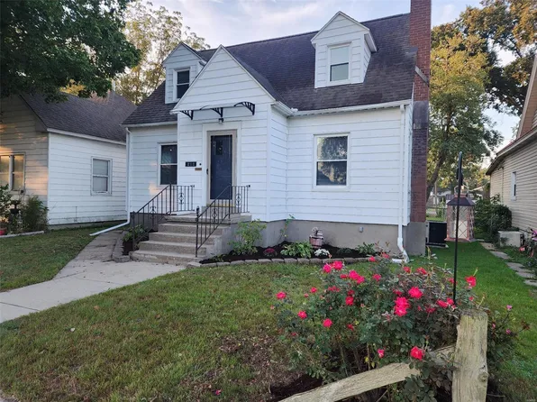 212 W Parker Ave, Chaffee, MO 63740