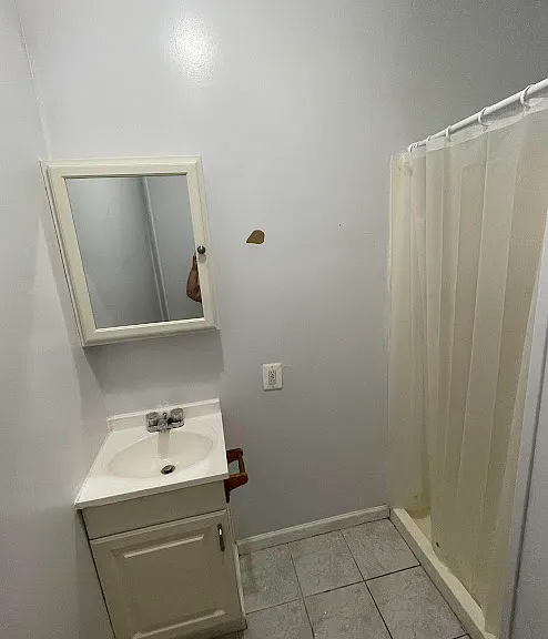 1855 Apt 1 - Bathroom