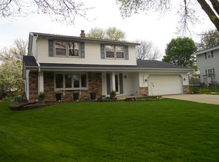 6692 Hill Park Ct, Greendale, WI 53129