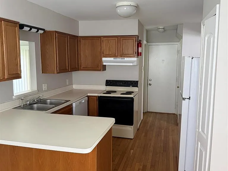 1106 Oak Valley Dr — Photo 12