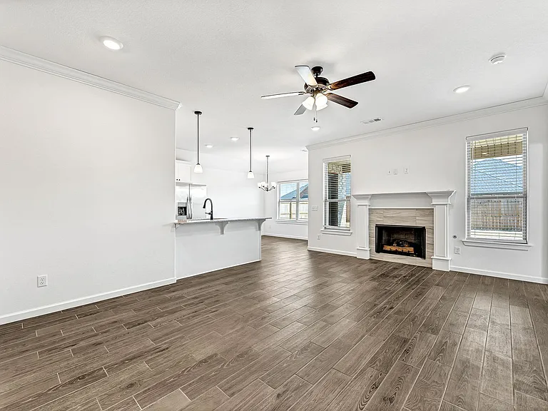 266 S Coventry Ave — Photo 3