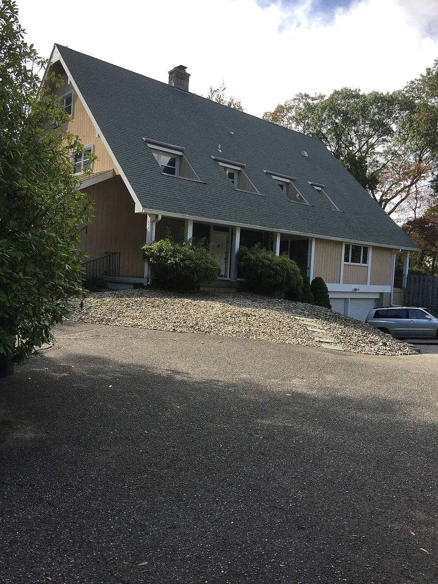 512 Eagle Point Dr photo 1