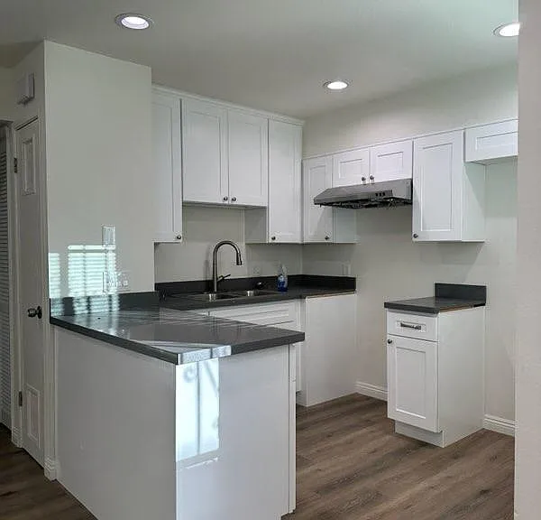 5207 Huntington Dr N #F — Photo 1