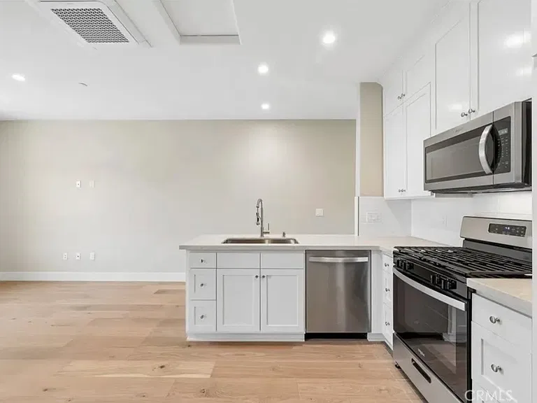 3148 Johnson Ave #A — Photo 6