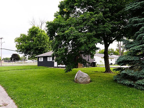 3rd image of 1102 Lorraine St