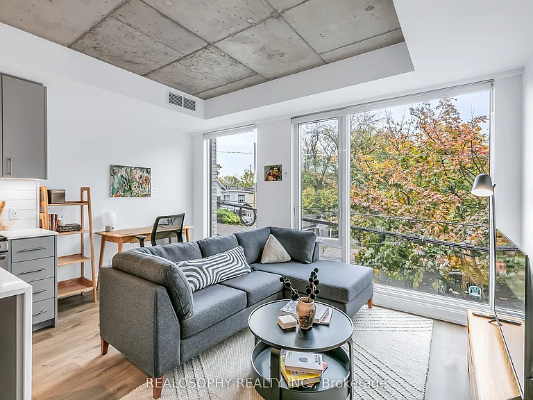 115 Larchmount Ave #210 — Photo 4