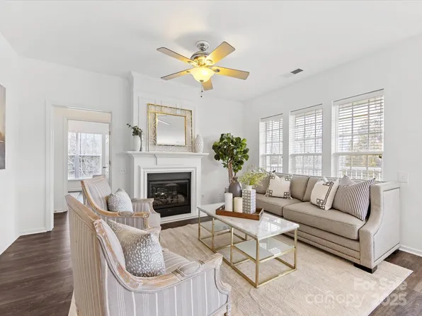 3264 Margellina Dr, Charlotte, NC 28209