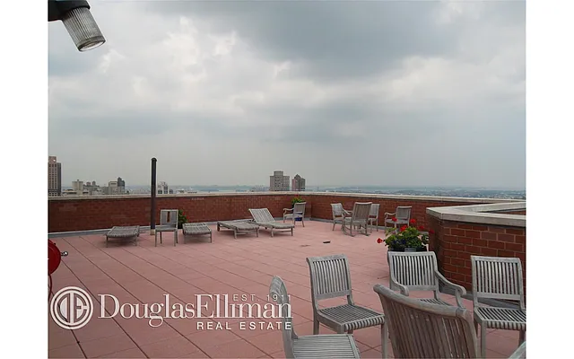 Rented by Douglas Elliman | media 16
