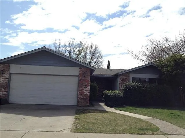 2508 Riedel Way photo 1