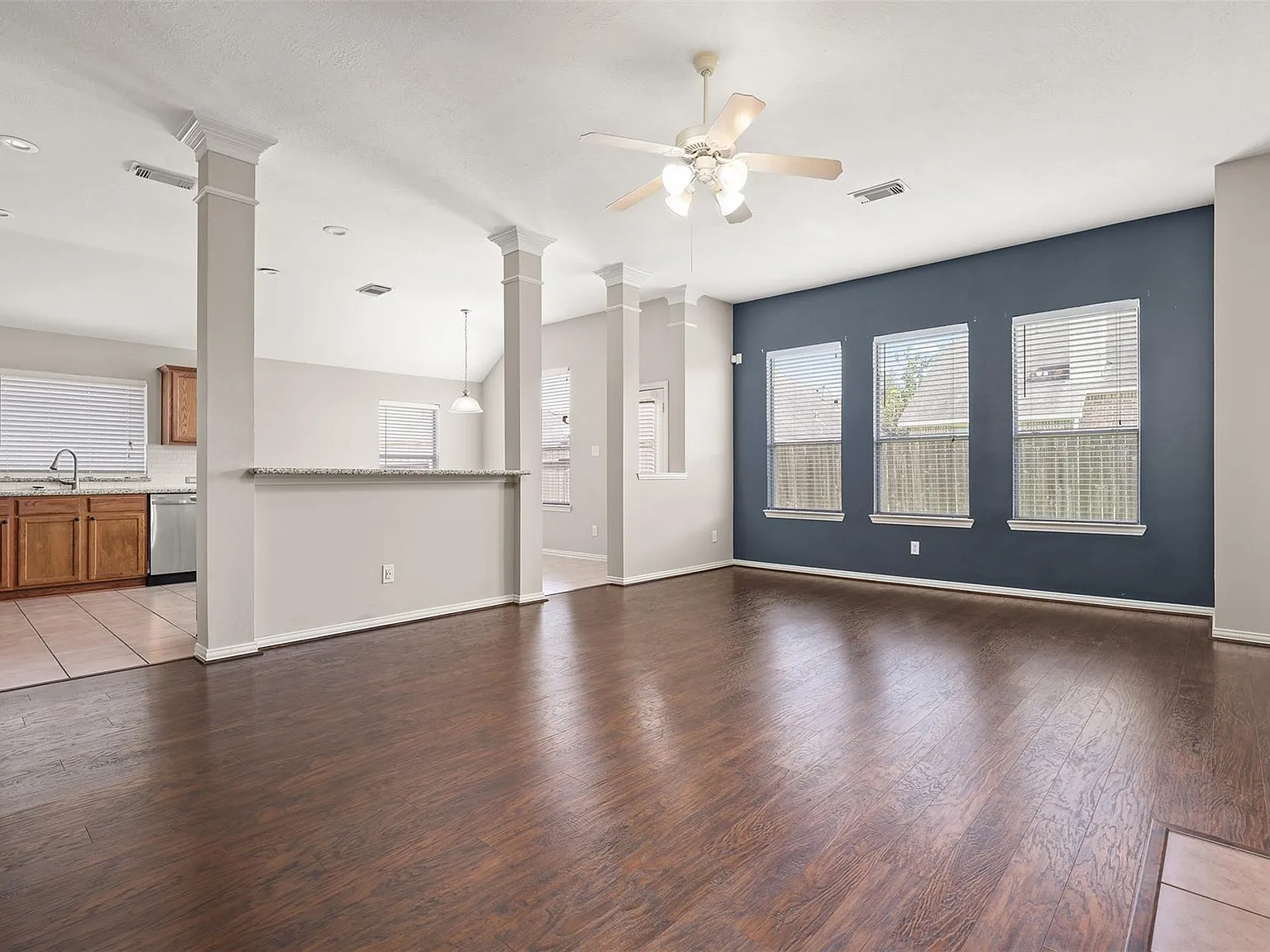 3 bed, 2.5 bath, 2132 sqft, $2,500 — Photo 4