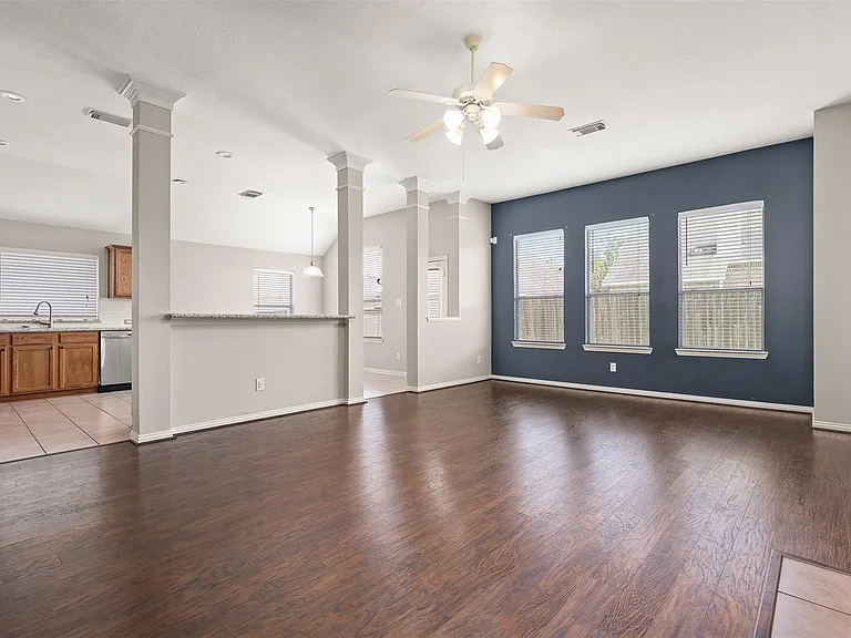 7611 Waterlilly Ln — Photo 4