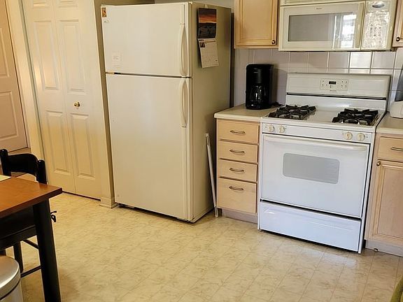 3rd image of 7071 W Touhy Ave APT 410