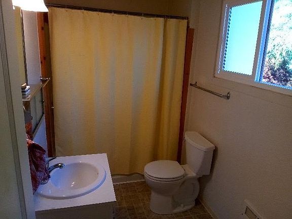 5th image of 405 Chenault Ave