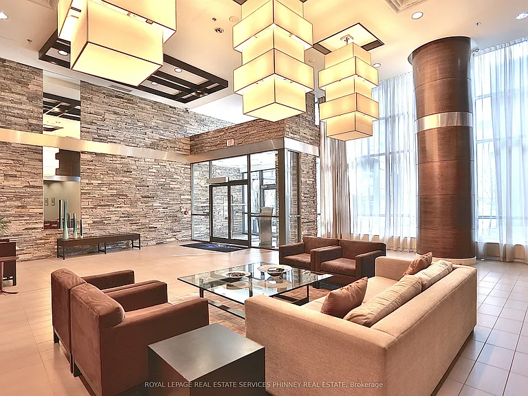 1 Hurontario St #514 — Photo 3
