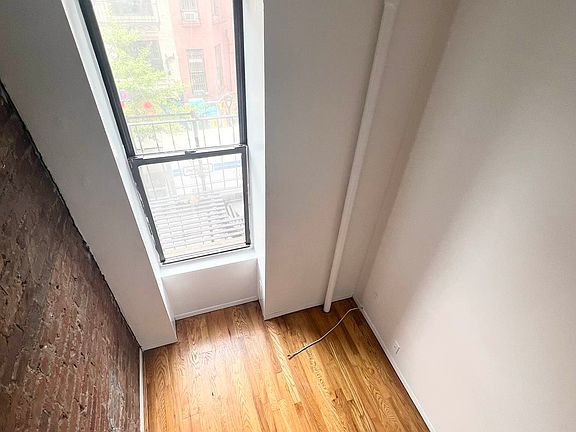 4th image of 372 W 46th St APT 2