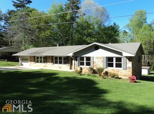 121 Robinhood Dr, Clarkesville, GA 30523