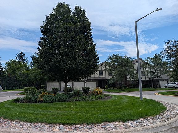 3rd image of 332 Essex Ct #4