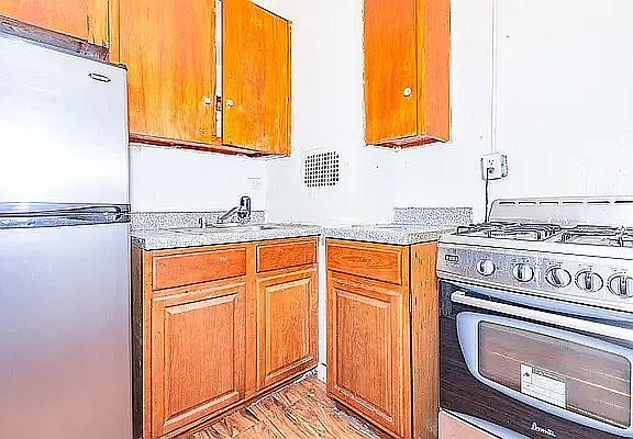 4th image of 265 Clarkson Ave #5