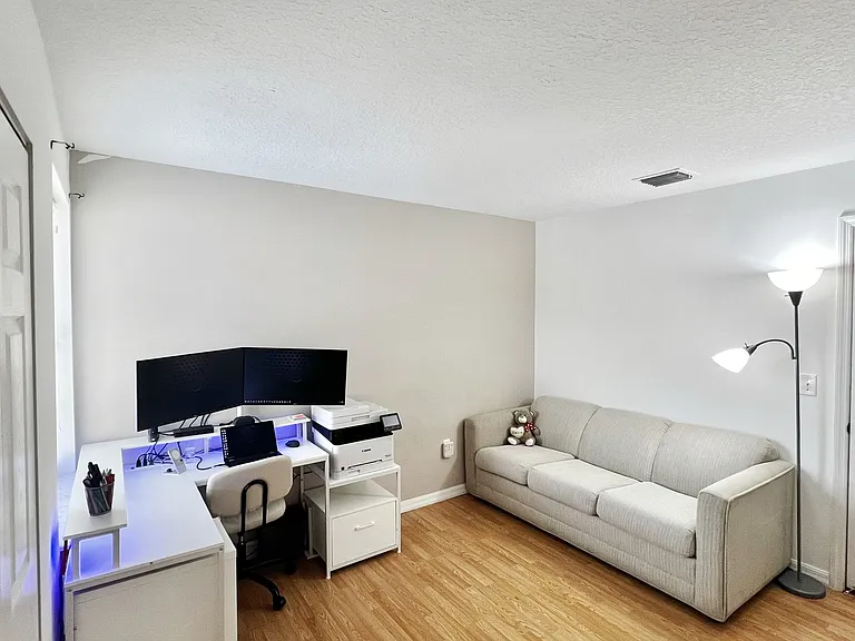 Guest Room w/ Computer Desk and Sofabed