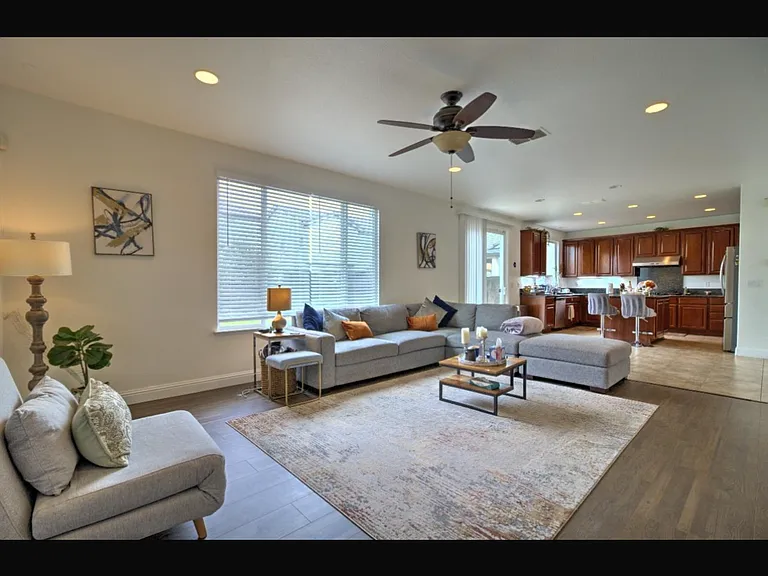 523 Danbury Pl — Photo 13