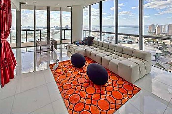 305Broker Lionel+Monica